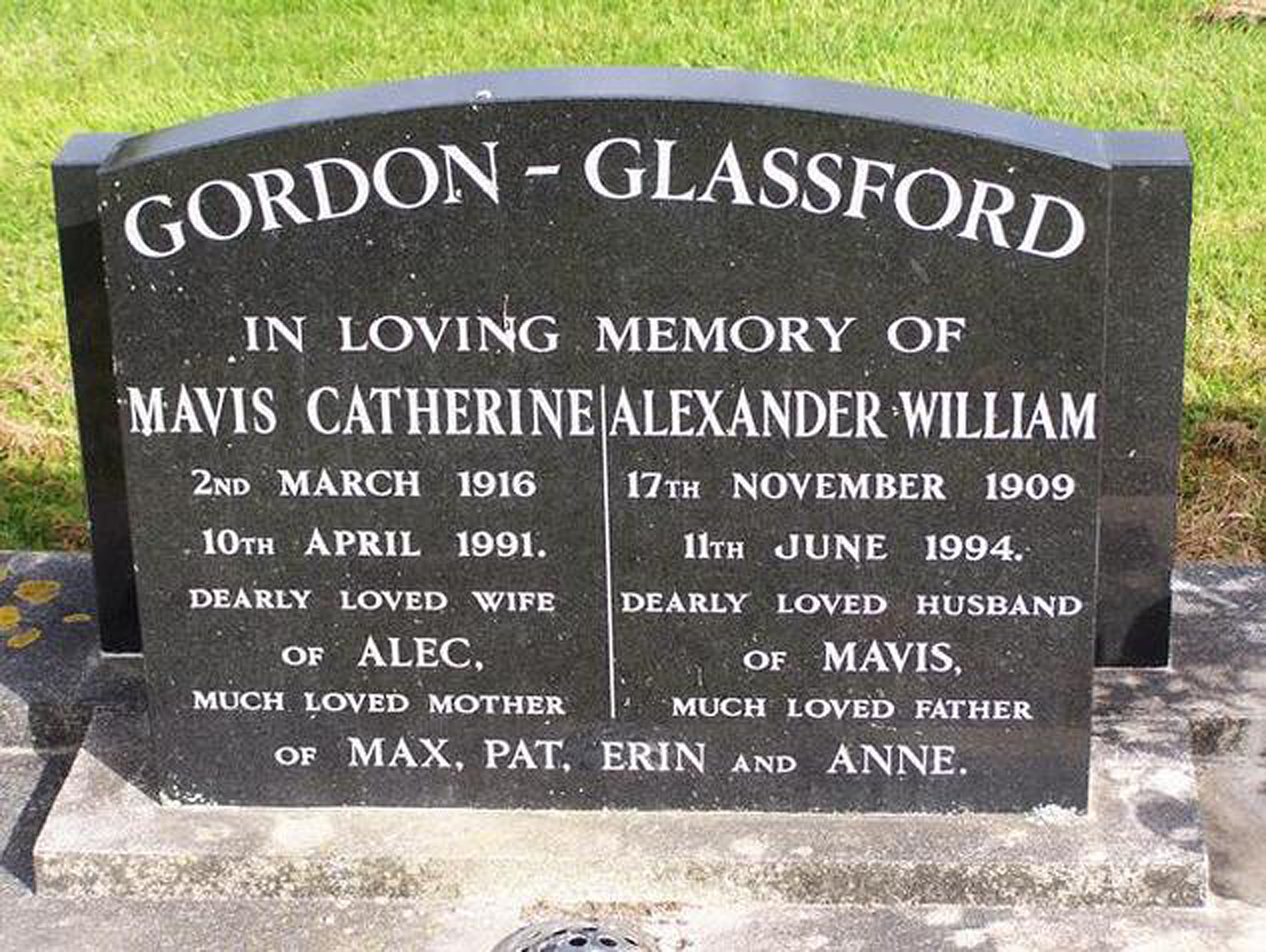 Photo of headstones/Mavis Catherine McLennan died 1991 MI Feilding